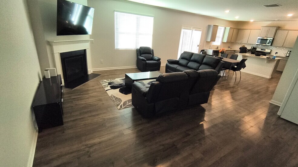 Shared living space - 147 Highgrove Way