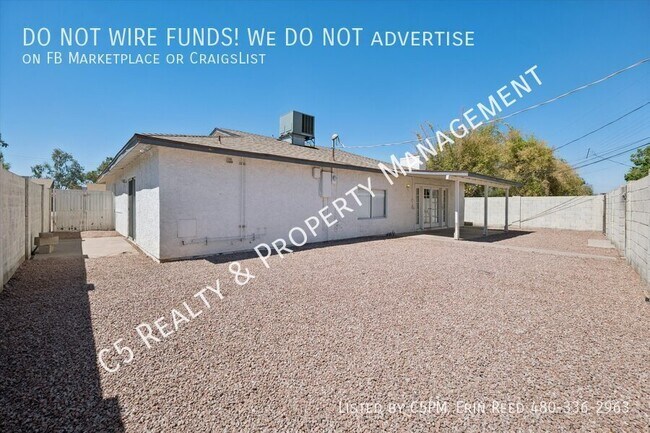 Building Photo - 1418 W 7th Pl