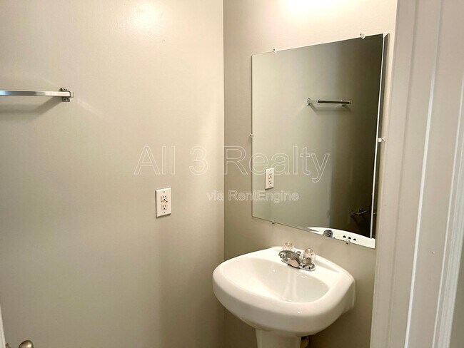 Building Photo - 225 Forrest Ln