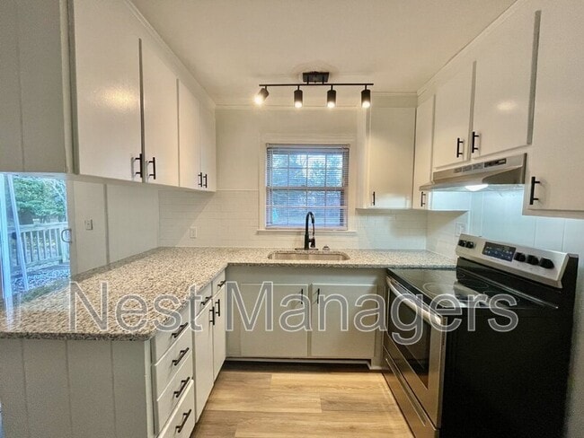 Building Photo - 3522 Thomas Dr