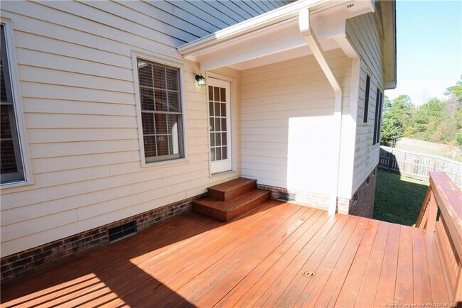 Building Photo - 324 Roundtree Dr