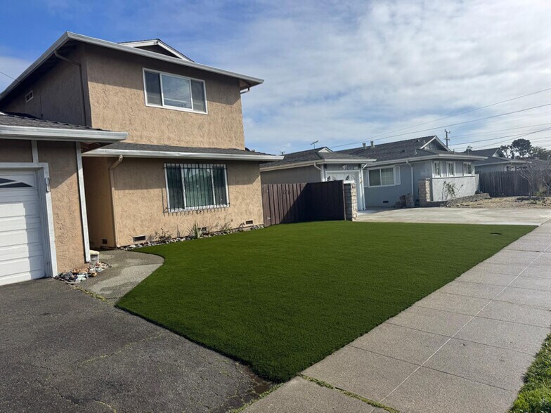 Building Photo - 14550 Acapulco Rd