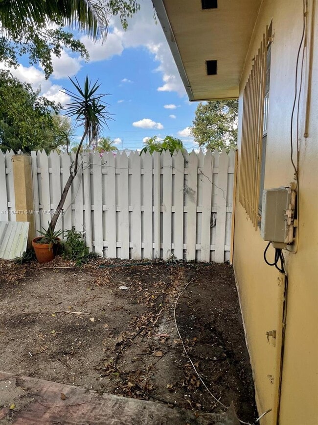 Building Photo - 518 NW 179th St