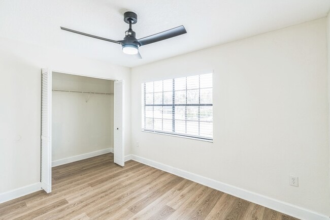Building Photo - 1240 Dovehill Dr