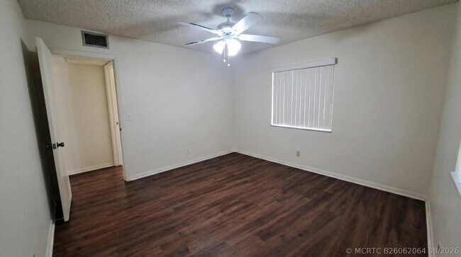 Building Photo - 222 Pine HOV Cir