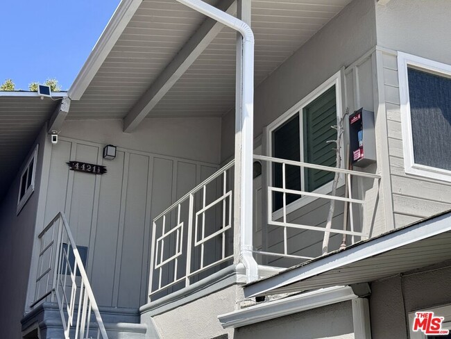 Building Photo - 4419 W Rosecrans Ave