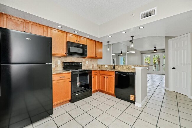 Building Photo - 2954 Sadina St