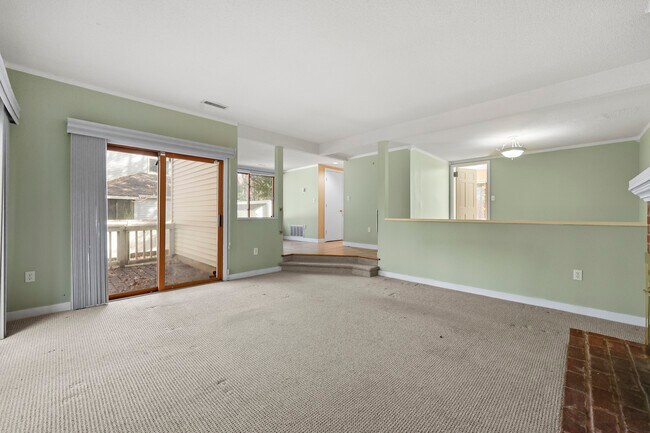 Building Photo - 27 Farmington Chase Crescent