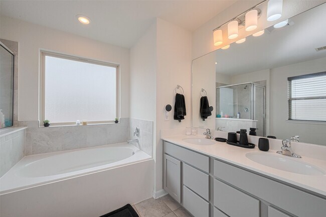 Building Photo - 1714 Clifton Hills Ln