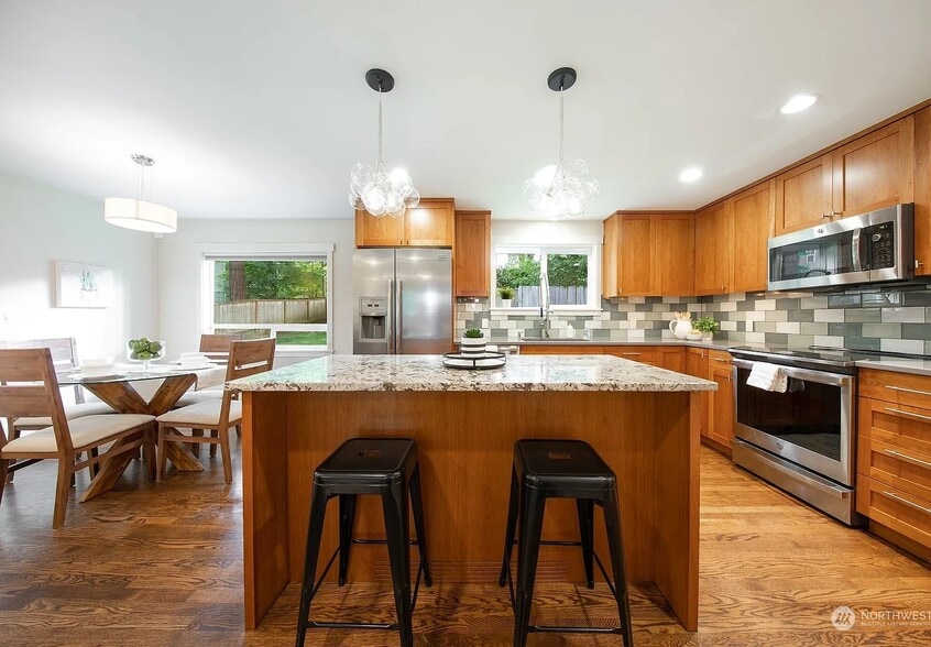 Building Photo - 12561 Roosevelt Way NE