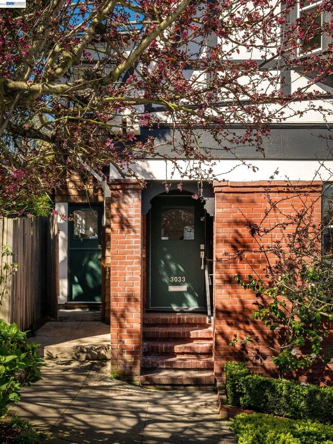 Building Photo - 3033 Divisadero St