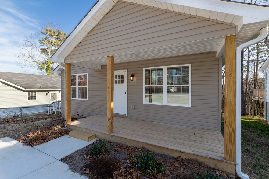 Building Photo - 812 Aubrey Ave