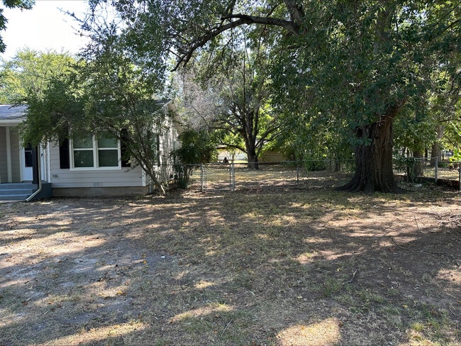 Building Photo - 2626 W Johnson St