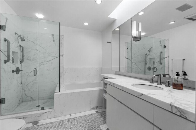 Building Photo - Modern 2BR Architectural + Rooftop in Prime West Hollywood