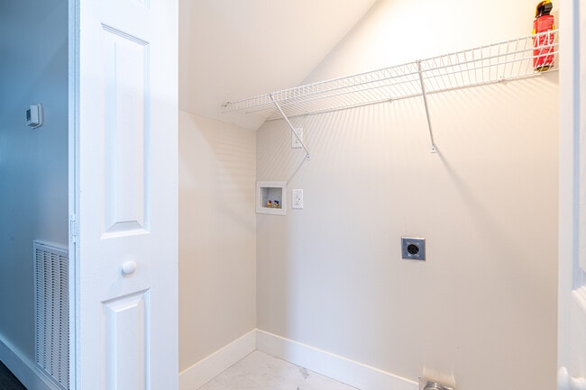 Building Photo - 1287 E Harper Ave