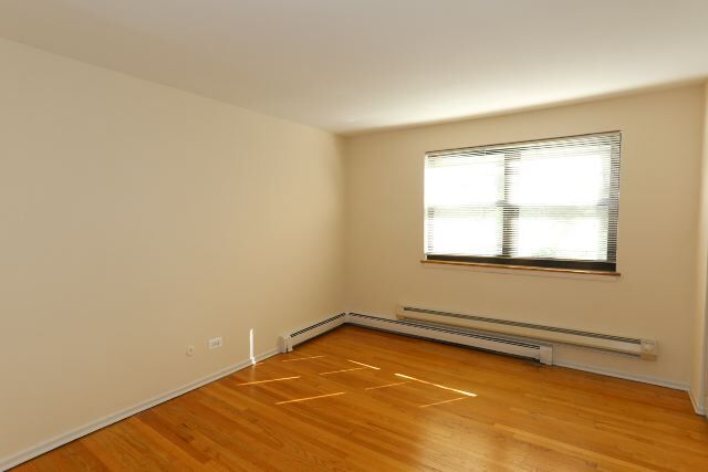 Building Photo - 665 W Wrightwood Ave