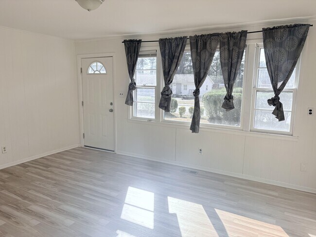 Building Photo - 131 Cole Dr