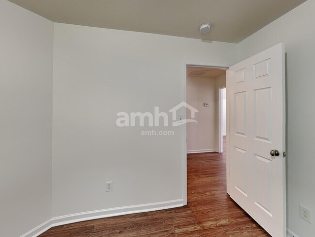 Building Photo - 10815 Pointer Ridge Dr