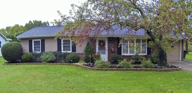 Primary Photo - Excellent Location and Condition! 3 Bedroom Canfield Ranch Home for Rent