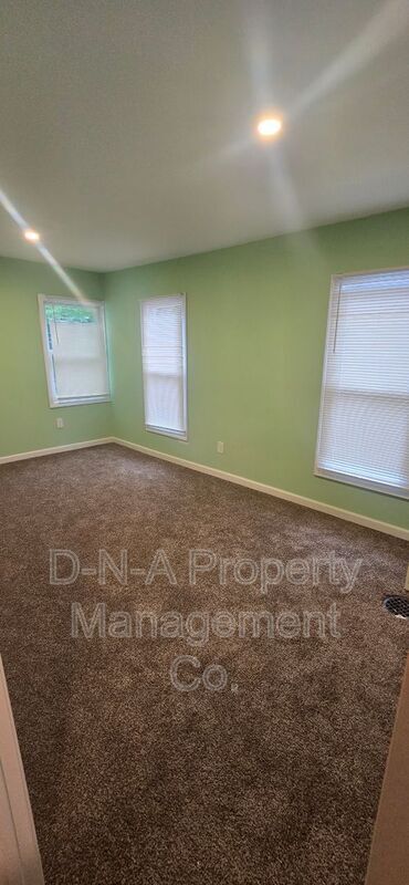 Building Photo - 315 S Courtland St