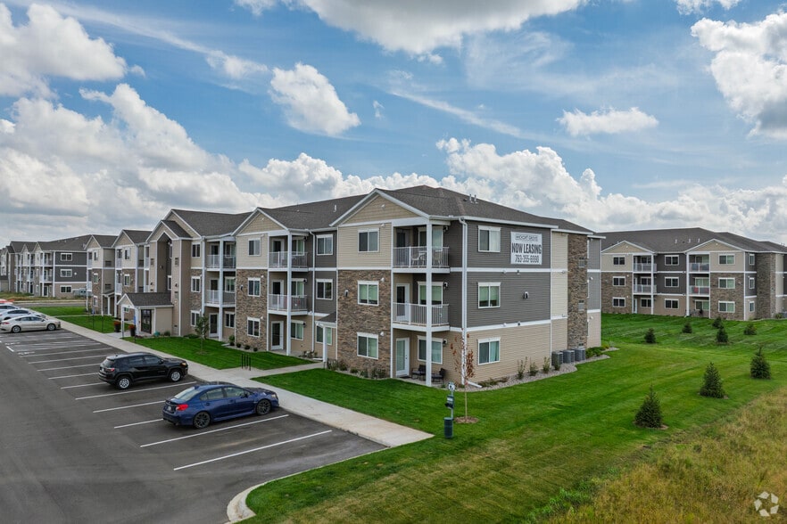 Building Photo - Hickory Grove Apartments