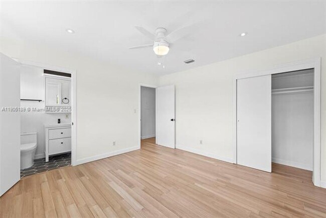 Building Photo - 9411 Jamaica Dr