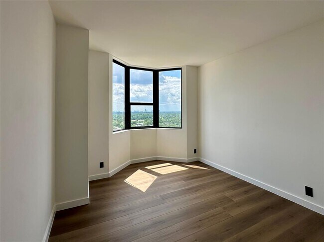 Building Photo - 651 Bering Dr