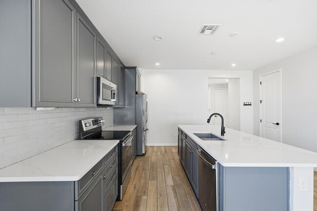 Building Photo - 641 S Davidson Ln