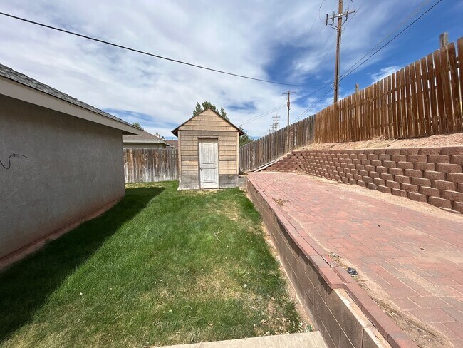 Building Photo - Beautiful Home