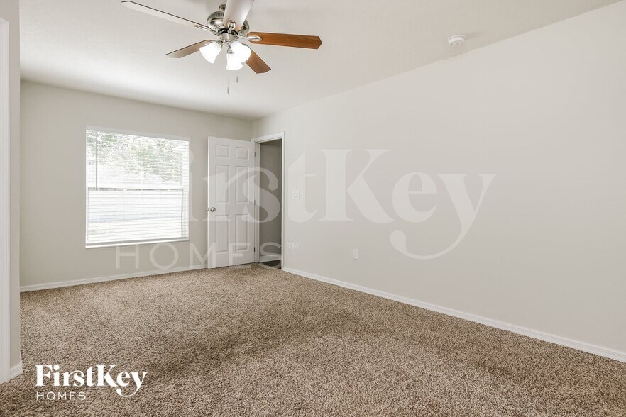 Building Photo - 557 Reddicks Cir