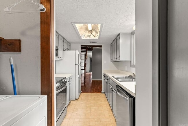 Building Photo - 102 Windwood Ln