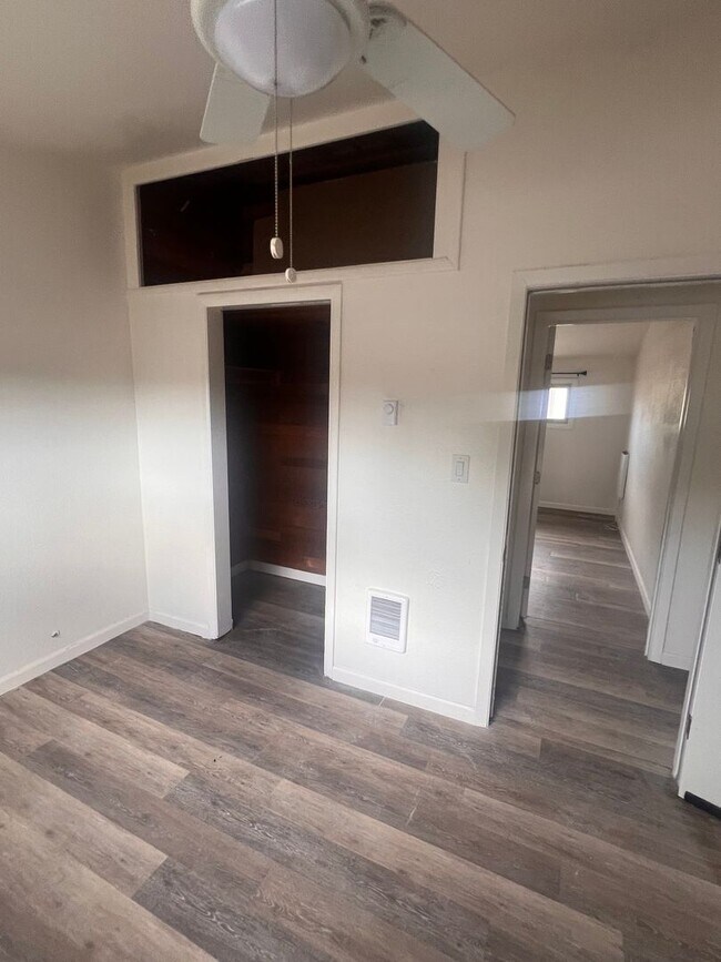 Building Photo - Holiday Move in Special  - $500 Off Rent!!!! 3 bedroom, 1 Bath home - Rare find with a large back...