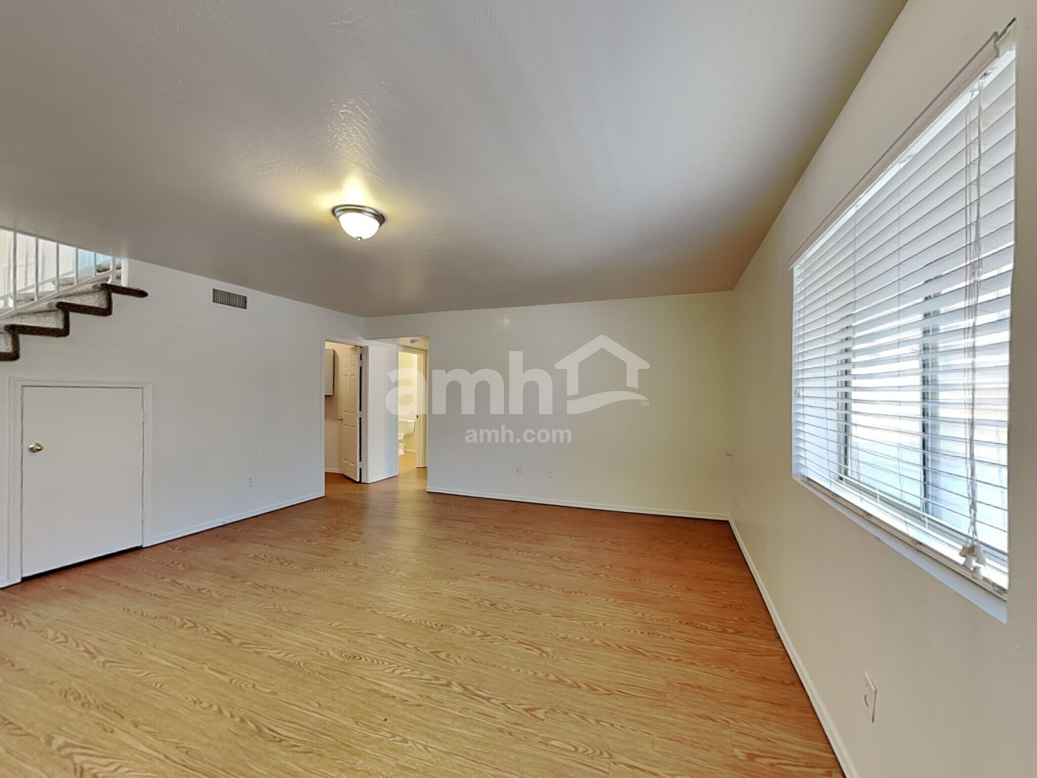 Building Photo - 539 S Apache Dr