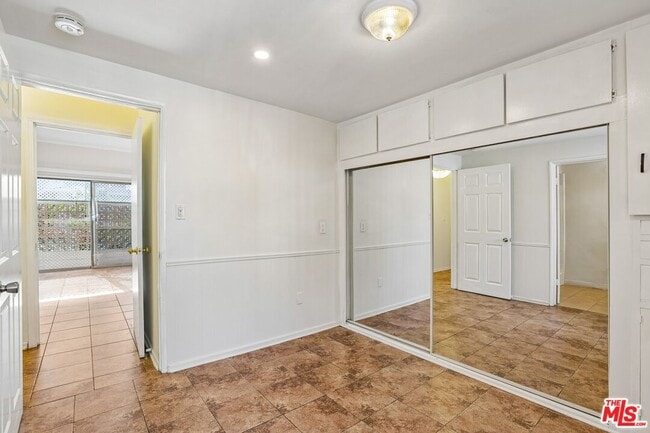 Building Photo - 6727 1/2 Orion Ave