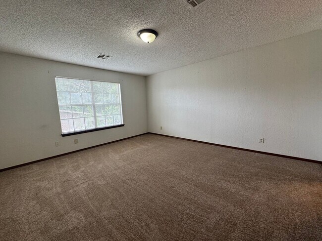 Building Photo - Gorgeous 3 bedroom 2.5 bathroom Duplex home!