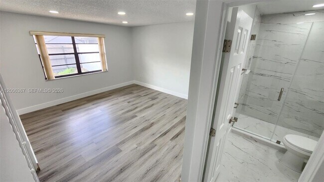 Building Photo - 5046 SW 145th Ave