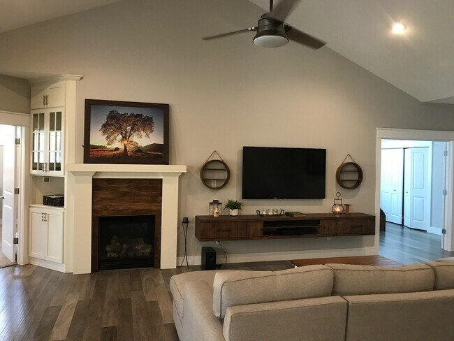 Living Room - 1708 W Ezekiel Dr