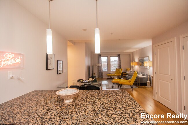 Building Photo - 16 Miner St