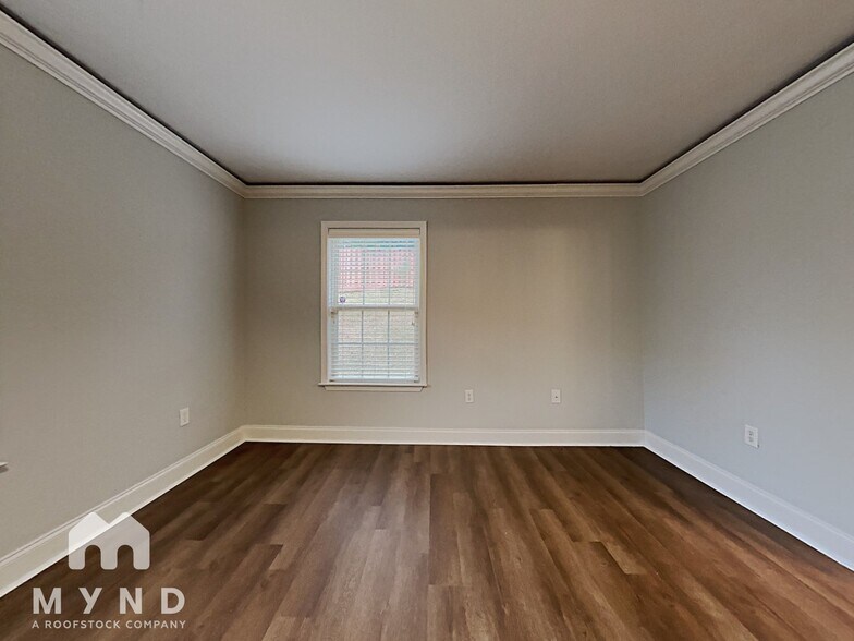 Building Photo - 2086 Edgewood Dr