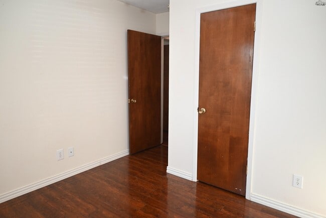 Building Photo - 1608 Adrian Ave