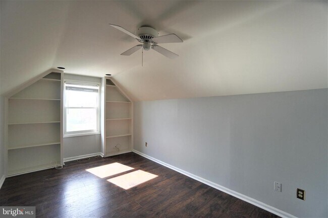 Building Photo - 104 Hidden Creek Dr