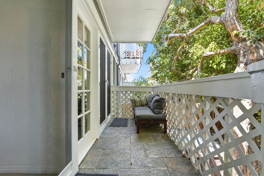 Building Photo - 33 Reef St