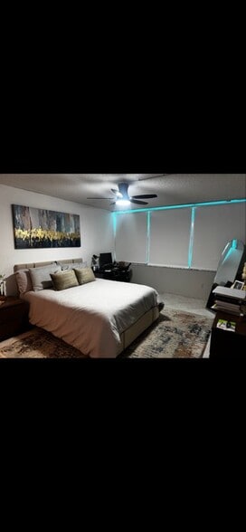 Building Photo - 18011 Biscayne Blvd