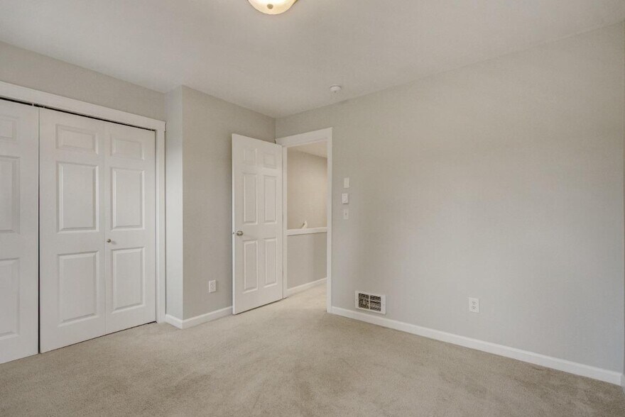 Building Photo - 308 20th Ave S