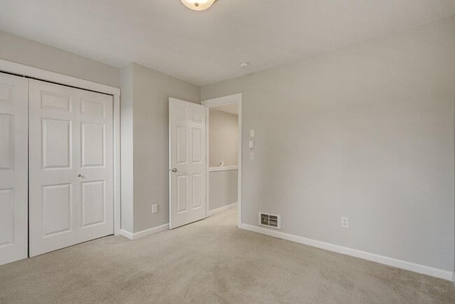 Building Photo - 308 20th Ave S