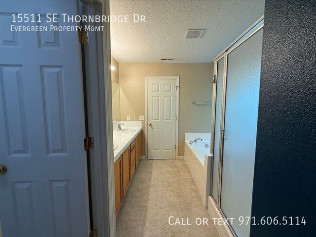 Building Photo - 15511 SE Thornbridge Dr