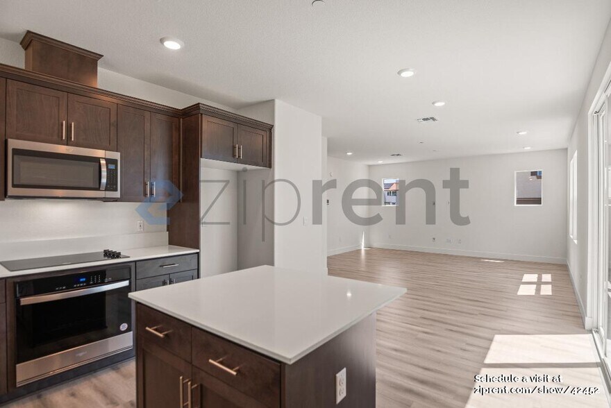 Building Photo - 24771 Manzanita Dr