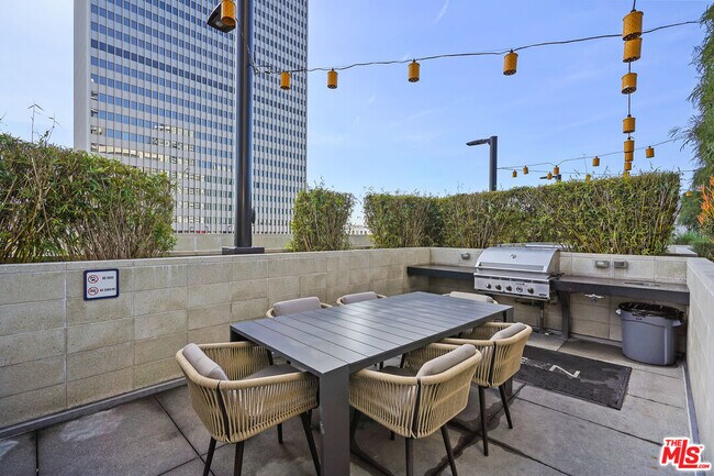 Building Photo - 1100 S Grand Ave