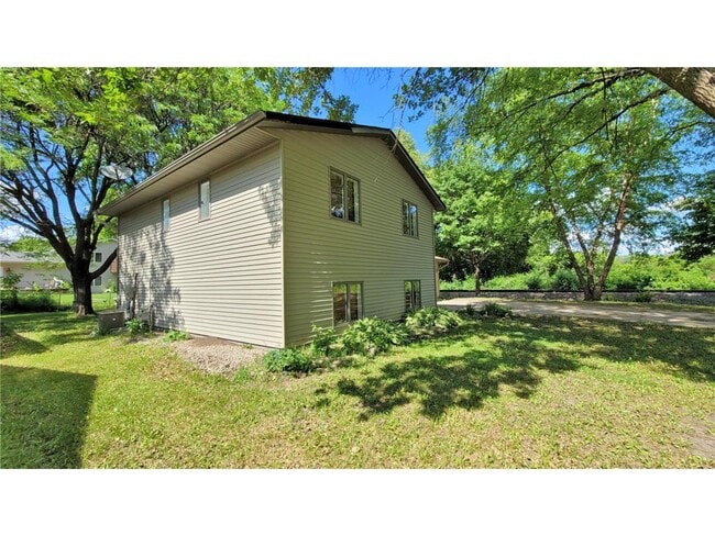 Building Photo - 512 Nelson Ct