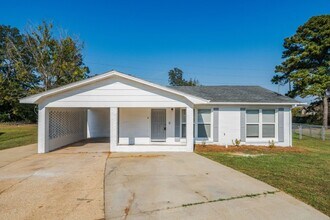 Building Photo - Bright, Updated & Ready for You – 3BR Home...